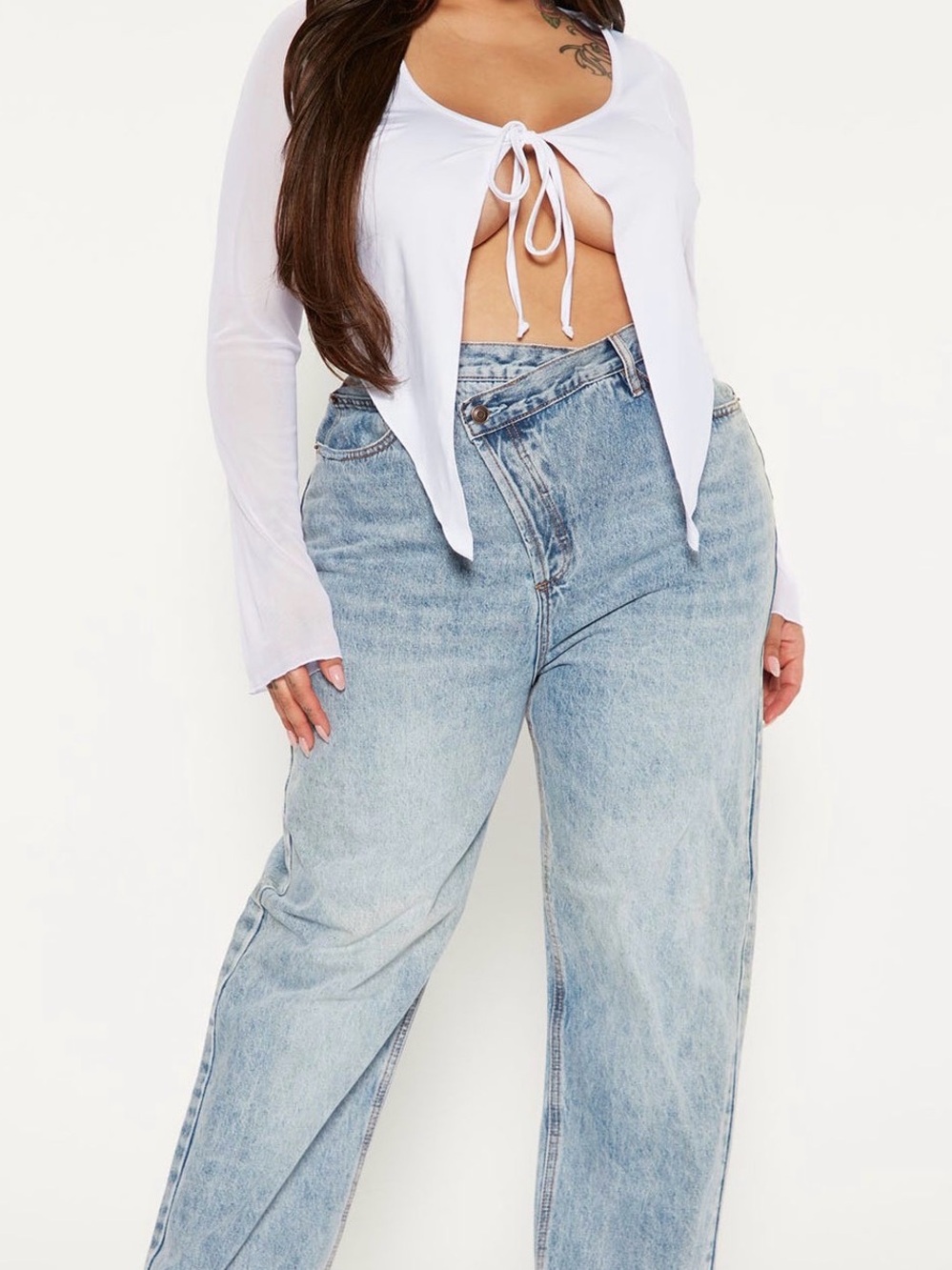 NWT/High-Rise Light Wash Straight Leg Women’s Jeans - Light Wash